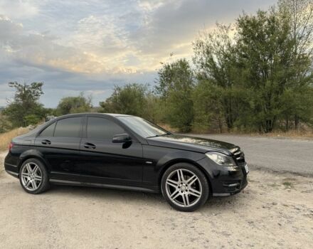 Мерседес Ц-Класс 2009 в Запорожье на Automoto.ua Черный Мерседес Ц-Класс, объемом двигателя 1.8 л и пробегом 214 тыс. км за 10600 $, фото 3 на Automoto.ua