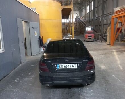 Чорний Мерседес Ц-Клас, об'ємом двигуна 3 л та пробігом 210 тис. км за 12300 $, фото 7 на Automoto.ua