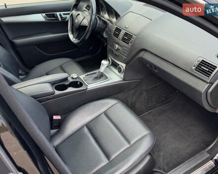 Чорний Мерседес Ц-Клас, об'ємом двигуна 3 л та пробігом 160 тис. км за 12800 $, фото 12 на Automoto.ua