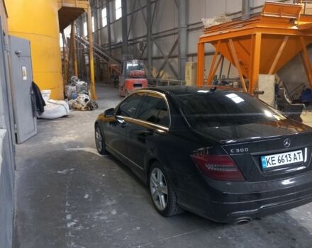 Чорний Мерседес Ц-Клас, об'ємом двигуна 3 л та пробігом 210 тис. км за 12300 $, фото 5 на Automoto.ua