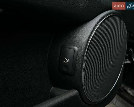 Черный Мерседес Ц-Класс, объемом двигателя 1.8 л и пробегом 256 тыс. км за 8990 $, фото 16 на Automoto.ua