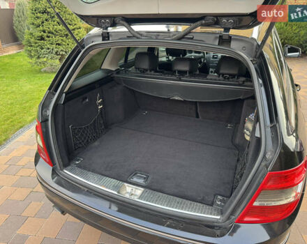 Чорний Мерседес Ц-Клас, об'ємом двигуна 2.14 л та пробігом 349 тис. км за 9950 $, фото 15 на Automoto.ua