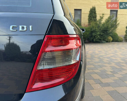 Чорний Мерседес Ц-Клас, об'ємом двигуна 2.14 л та пробігом 349 тис. км за 9950 $, фото 5 на Automoto.ua