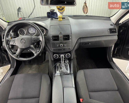 Черный Мерседес Ц-Класс, объемом двигателя 2.2 л и пробегом 253 тыс. км за 9800 $, фото 13 на Automoto.ua