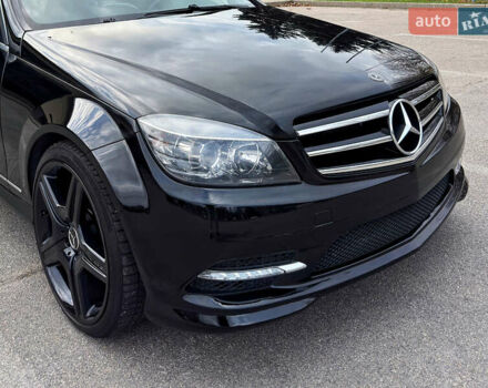 Чорний Мерседес Ц-Клас, об'ємом двигуна 3 л та пробігом 160 тис. км за 12800 $, фото 18 на Automoto.ua