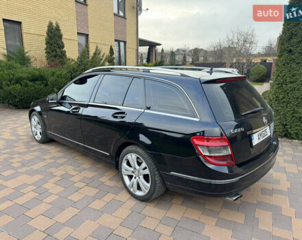 Чорний Мерседес Ц-Клас, об'ємом двигуна 2.14 л та пробігом 349 тис. км за 9950 $, фото 3 на Automoto.ua