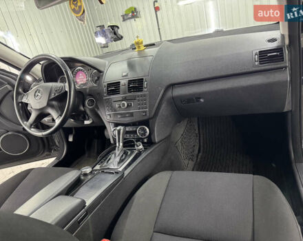 Черный Мерседес Ц-Класс, объемом двигателя 2.2 л и пробегом 253 тыс. км за 9800 $, фото 1 на Automoto.ua