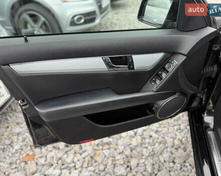 Чорний Мерседес Ц-Клас, об'ємом двигуна 1.8 л та пробігом 217 тис. км за 10850 $, фото 26 на Automoto.ua