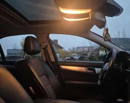 Черный Мерседес Ц-Класс, объемом двигателя 2.2 л и пробегом 242 тыс. км за 8900 $, фото 12 на Automoto.ua