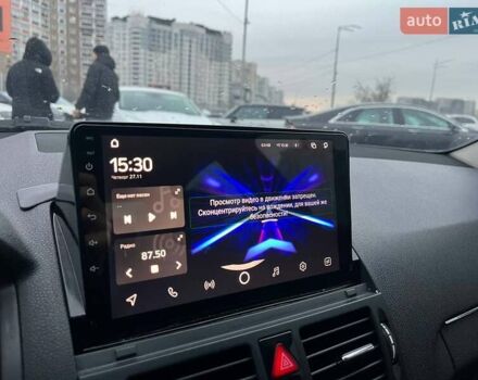 Черный Мерседес Ц-Класс, объемом двигателя 1.8 л и пробегом 256 тыс. км за 8990 $, фото 22 на Automoto.ua