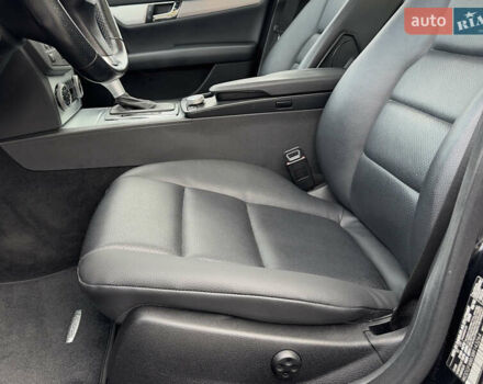 Чорний Мерседес Ц-Клас, об'ємом двигуна 3 л та пробігом 160 тис. км за 12800 $, фото 7 на Automoto.ua