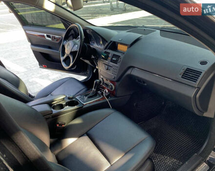 Чорний Мерседес Ц-Клас, об'ємом двигуна 3 л та пробігом 300 тис. км за 9100 $, фото 12 на Automoto.ua