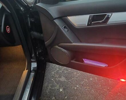 Черный Мерседес Ц-Класс, объемом двигателя 2.2 л и пробегом 242 тыс. км за 8900 $, фото 13 на Automoto.ua