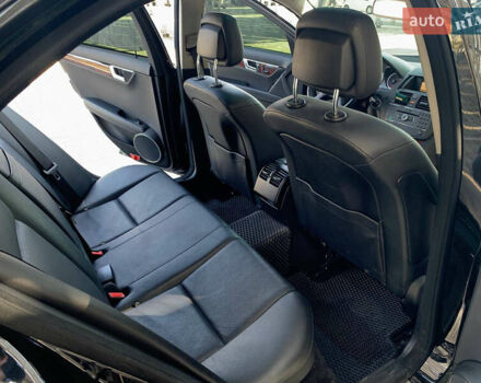 Чорний Мерседес Ц-Клас, об'ємом двигуна 3 л та пробігом 300 тис. км за 9100 $, фото 17 на Automoto.ua