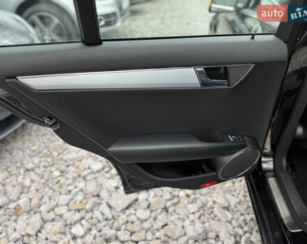 Чорний Мерседес Ц-Клас, об'ємом двигуна 1.8 л та пробігом 217 тис. км за 10850 $, фото 29 на Automoto.ua