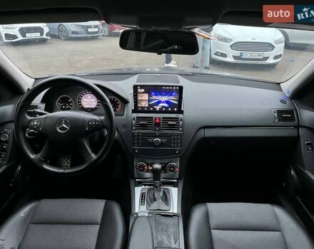 Черный Мерседес Ц-Класс, объемом двигателя 1.8 л и пробегом 256 тыс. км за 8990 $, фото 12 на Automoto.ua