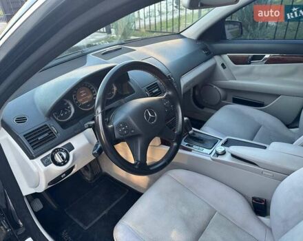 Чорний Мерседес Ц-Клас, об'ємом двигуна 1.8 л та пробігом 270 тис. км за 8900 $, фото 10 на Automoto.ua
