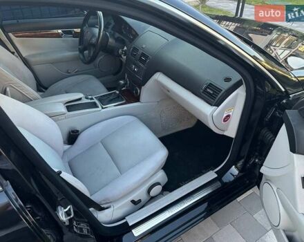 Чорний Мерседес Ц-Клас, об'ємом двигуна 1.8 л та пробігом 270 тис. км за 8900 $, фото 22 на Automoto.ua