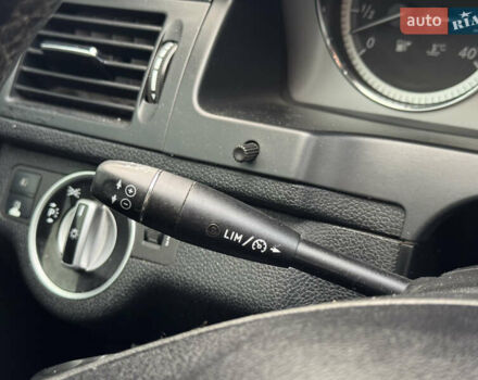 Чорний Мерседес Ц-Клас, об'ємом двигуна 2.14 л та пробігом 349 тис. км за 9950 $, фото 12 на Automoto.ua
