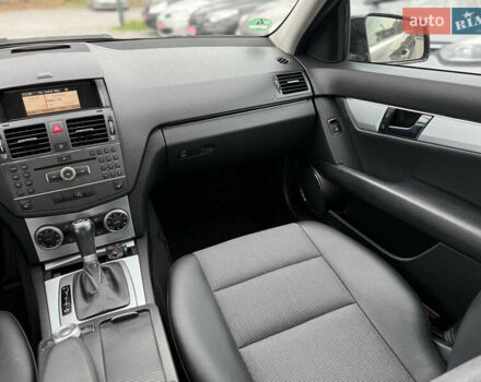 Чорний Мерседес Ц-Клас, об'ємом двигуна 1.8 л та пробігом 217 тис. км за 10850 $, фото 19 на Automoto.ua