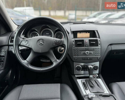 Чорний Мерседес Ц-Клас, об'ємом двигуна 1.8 л та пробігом 217 тис. км за 10850 $, фото 18 на Automoto.ua