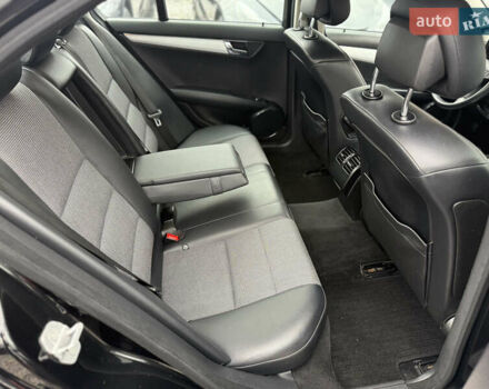 Чорний Мерседес Ц-Клас, об'ємом двигуна 1.8 л та пробігом 217 тис. км за 10850 $, фото 16 на Automoto.ua