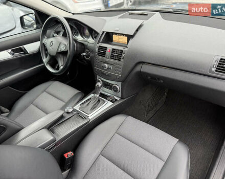 Чорний Мерседес Ц-Клас, об'ємом двигуна 1.8 л та пробігом 217 тис. км за 10850 $, фото 21 на Automoto.ua