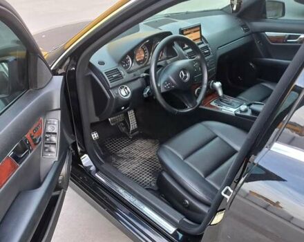 Черный Мерседес Ц-Класс, объемом двигателя 3 л и пробегом 211 тыс. км за 12300 $, фото 7 на Automoto.ua