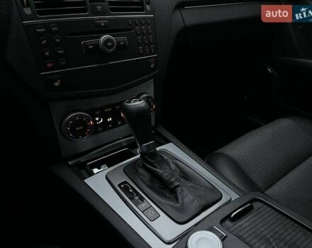 Черный Мерседес Ц-Класс, объемом двигателя 1.8 л и пробегом 256 тыс. км за 8990 $, фото 27 на Automoto.ua