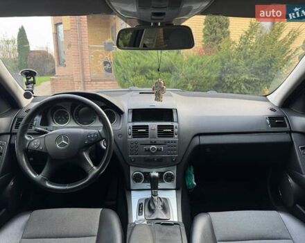 Чорний Мерседес Ц-Клас, об'ємом двигуна 2.14 л та пробігом 349 тис. км за 9950 $, фото 8 на Automoto.ua
