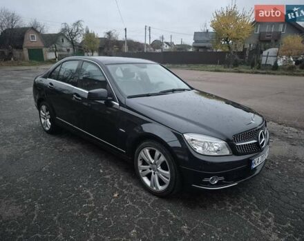 Черный Мерседес Ц-Класс, объемом двигателя 2.2 л и пробегом 242 тыс. км за 8900 $, фото 4 на Automoto.ua