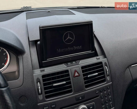 Чорний Мерседес Ц-Клас, об'ємом двигуна 3 л та пробігом 160 тис. км за 12800 $, фото 8 на Automoto.ua