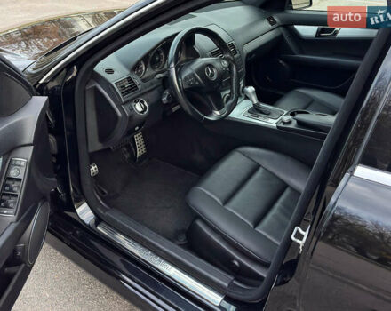 Чорний Мерседес Ц-Клас, об'ємом двигуна 3 л та пробігом 160 тис. км за 12800 $, фото 3 на Automoto.ua