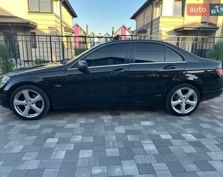 Чорний Мерседес Ц-Клас, об'ємом двигуна 1.8 л та пробігом 270 тис. км за 8900 $, фото 1 на Automoto.ua