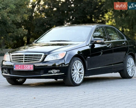 Чорний Мерседес Ц-Клас, об'ємом двигуна 0 л та пробігом 215 тис. км за 11750 $, фото 2 на Automoto.ua
