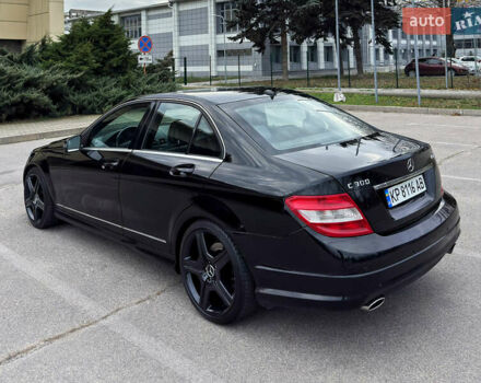 Чорний Мерседес Ц-Клас, об'ємом двигуна 3 л та пробігом 160 тис. км за 12800 $, фото 1 на Automoto.ua
