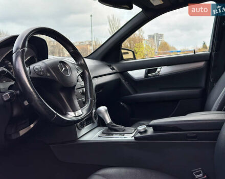 Чорний Мерседес Ц-Клас, об'ємом двигуна 3 л та пробігом 160 тис. км за 12800 $, фото 16 на Automoto.ua