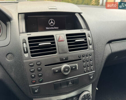 Чорний Мерседес Ц-Клас, об'ємом двигуна 2.14 л та пробігом 349 тис. км за 9950 $, фото 11 на Automoto.ua