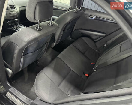 Черный Мерседес Ц-Класс, объемом двигателя 2.2 л и пробегом 253 тыс. км за 9800 $, фото 11 на Automoto.ua