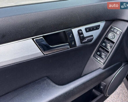 Чорний Мерседес Ц-Клас, об'ємом двигуна 3 л та пробігом 160 тис. км за 12800 $, фото 14 на Automoto.ua