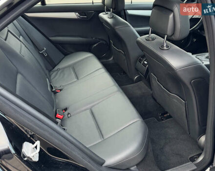 Чорний Мерседес Ц-Клас, об'ємом двигуна 3 л та пробігом 160 тис. км за 12800 $, фото 13 на Automoto.ua