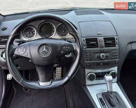 Чорний Мерседес Ц-Клас, об'ємом двигуна 3 л та пробігом 160 тис. км за 12800 $, фото 4 на Automoto.ua