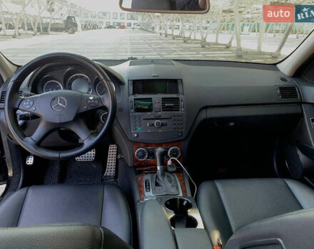 Чорний Мерседес Ц-Клас, об'ємом двигуна 3 л та пробігом 300 тис. км за 9100 $, фото 9 на Automoto.ua