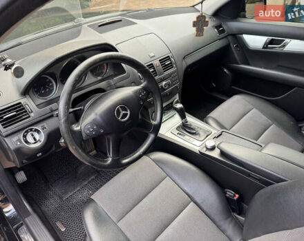 Чорний Мерседес Ц-Клас, об'ємом двигуна 2.14 л та пробігом 349 тис. км за 9950 $, фото 9 на Automoto.ua