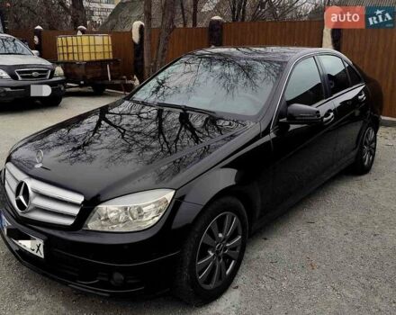 Чорний Мерседес Ц-Клас, об'ємом двигуна 2.1 л та пробігом 350 тис. км за 10800 $, фото 1 на Automoto.ua
