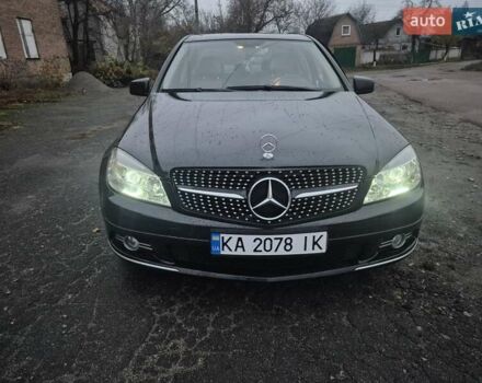 Черный Мерседес Ц-Класс, объемом двигателя 2.2 л и пробегом 242 тыс. км за 8900 $, фото 20 на Automoto.ua