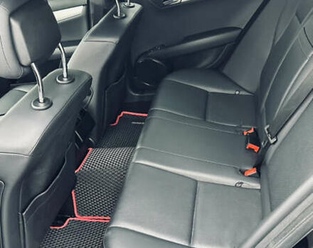 Черный Мерседес Ц-Класс, объемом двигателя 3 л и пробегом 172 тыс. км за 10800 $, фото 10 на Automoto.ua