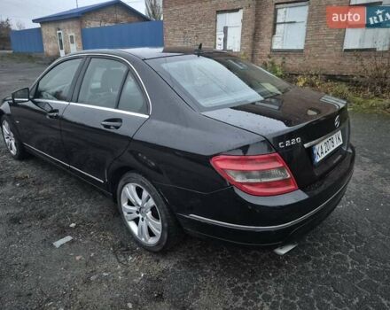 Черный Мерседес Ц-Класс, объемом двигателя 2.2 л и пробегом 242 тыс. км за 8900 $, фото 7 на Automoto.ua