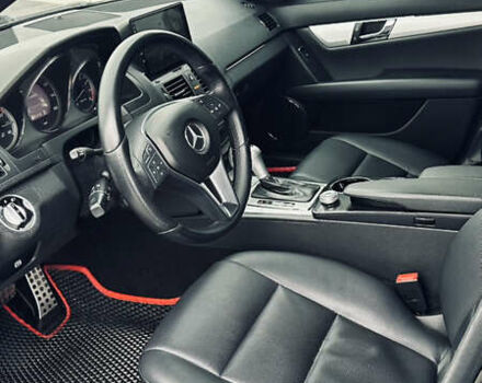 Черный Мерседес Ц-Класс, объемом двигателя 3 л и пробегом 172 тыс. км за 10800 $, фото 7 на Automoto.ua