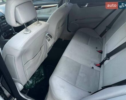 Чорний Мерседес Ц-Клас, об'ємом двигуна 1.8 л та пробігом 270 тис. км за 8900 $, фото 20 на Automoto.ua